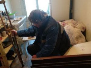 В Якутске одинокая беспомощная бабушка нуждается в срочной помощи
