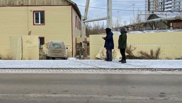 В Якутске водитель перепутал педали и врезался в жилой дом