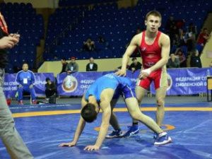 Борец Петр Копылов сразится за золото юниорского первенства России