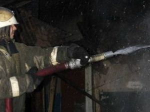 В Якутске два человека пострадали при пожаре в двухэтажном жилом доме