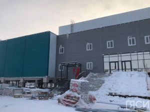 Сергей Местников проверил ход строительства спортивного комплекса в Сайсарском округе Якутска