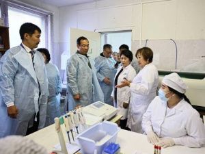 Айсен Николаев поручил усилить работу по привлечению кадров в учреждения здравоохранения в Арктике