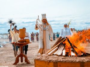 Владимир Солодов поздравил жителей Хангаласского района с Днём Сайылыка