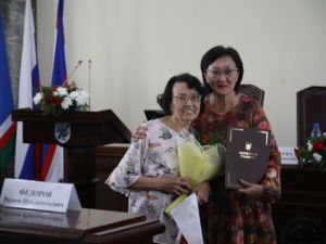 Сардана Авксентьева поздравила работников сферы торговли Якутска с профессиональным праздником