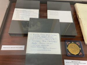 В Якутском музее имени Ярославского открылась выставка, посвященная 85-летию Николая Сантаева