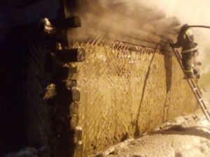 За сутки в Якутии сгорели три гаража и два авто