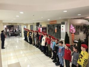 Событие: Показ фильма «Однажды в пустыне» прошел в ТРК «Чудо-парк» для алданских юноармейцев