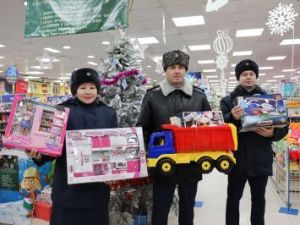 Сотрудники УФСИН приняли участие в акции «Елка желаний»