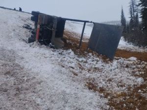 В Алданском районе водитель грузовика получил тяжелые травмы в ДТП