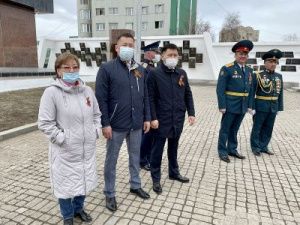 В Якутске состоялась церемония водружения символа Знамени Победы