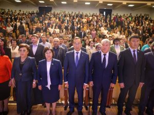 Глава Якутии предложил повысить зарплату молодым педагогам