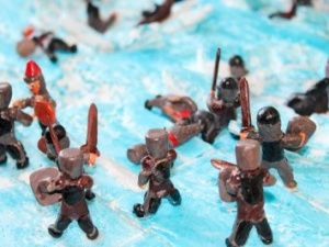 В исправительной колонии № 3 осужденные оформили мини диораму ко Дню победы на Чудском озере