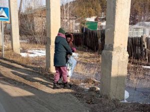Жители Якутска вышли на традиционный общегородской субботник