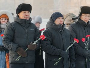 В Якутске возложили цветы в честь города-героя Ленинграда