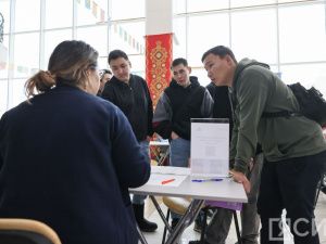 В Якутске провели молодежную ярмарку трудоустройства «Шаг к карьере»