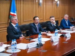 Айсен Николаев внёс предложения для переселения граждан из не предназначенных для проживания строений