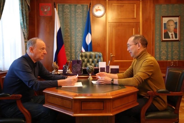 В Якутске состоялась рабочая встреча Николая Патрушева и Айсена Николаева