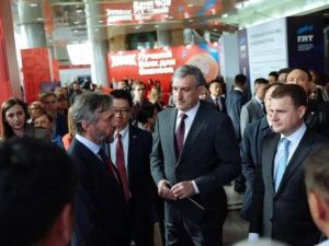 Министр по развитию Дальнего Востока и Арктики посетил стенд Акционерной компании «Железные дороги Якутии» на форуме «Амурэкспо»