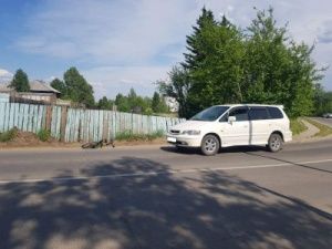 В Ленске мальчик-велосипедист попал под колеса машины