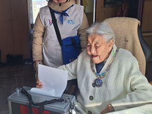 Фотофакт: самая пожилая жительница Якутии исполнила свой гражданский долг