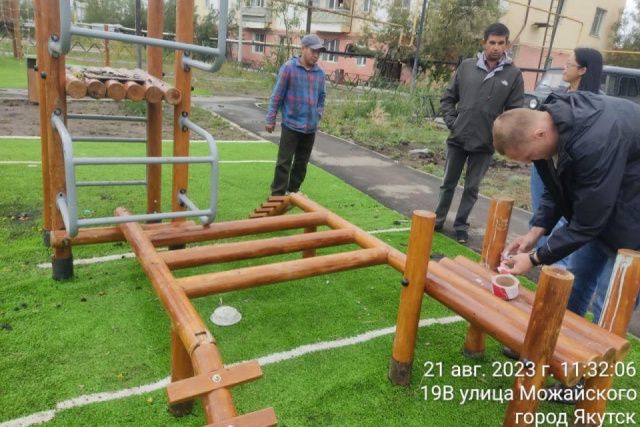 В Якутске ребенок получил травму на детской площадке