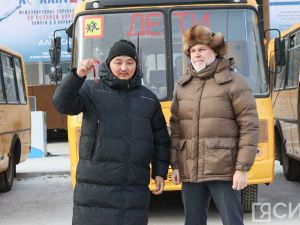 Спортивным учреждениям Якутии вручили микроавтобусы и автобусы