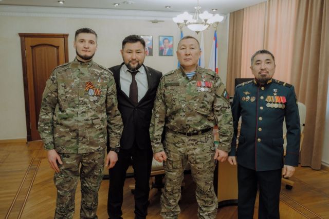 Глава Якутска Евгений Григорьев встретился с Героями России