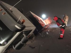 В Якутии на реке Алдан застряли два бензовоза