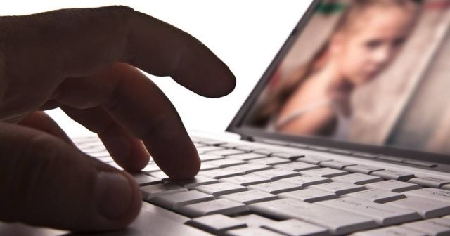 Жителя Вилюйска заключили под стражу за развращение школьниц по интернету