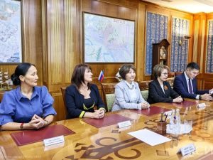 Айсен Николаев поздравил победителей конкурса лучших практик наставничества