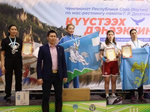 Сенсационно завершился первый день чемпионата Якутии по мас-рестлингу