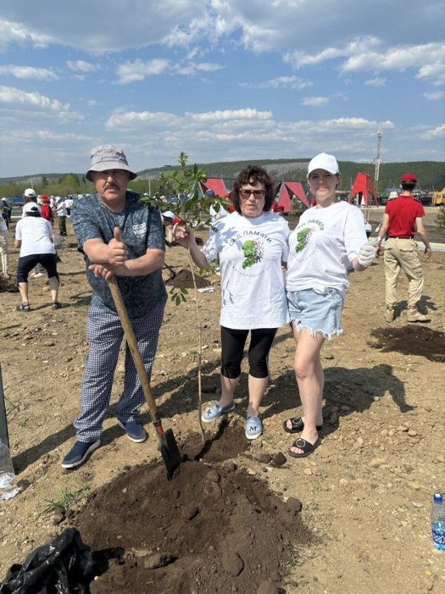 Коллектив станции Томмот принял участие в акции «Сад памяти»