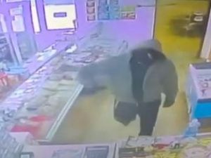 В Якутске двое мужчин ограбили магазин