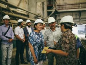 Сардана Авксентьева ознакомилась с производственной деятельностью предприятия АО «ДСК»