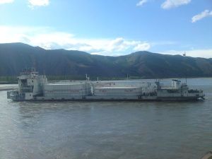 Столкновение танкеров: как в Якутии готовятся к последствиям розлива ГСМ