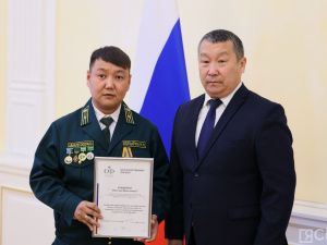 К 80-летию Авиалесоохраны Якутии вручили государственные награды