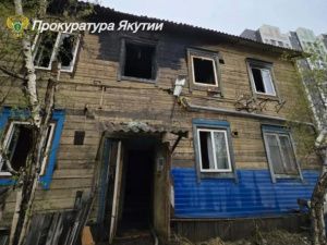Убийство общеопасным способом: в Якутске подожгли квартиру, один человек погиб, еще один пострадал