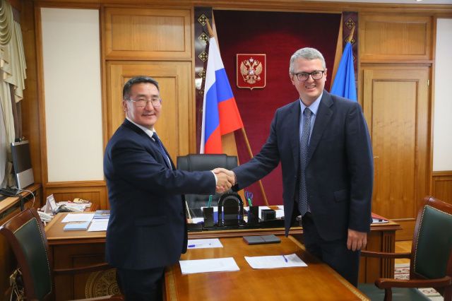 Состоялась рабочая встреча спикера парламента и председателя правительства Якутии