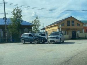 В Якутске при столкновении двух автомобилей пострадал 15-летний подросток