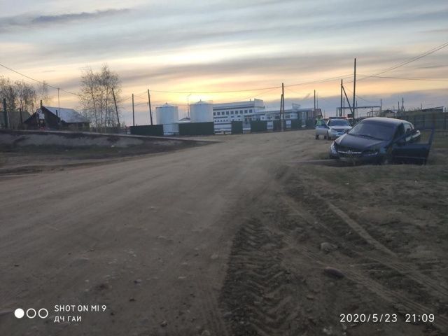 Пьяная автоледи на автомобиле врезалась в водосточную трубу