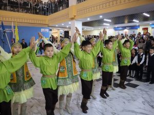 Торжественную линейку провели в Якутской городской национальной гимназии