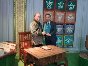 В Якутске открыли выставку Александра Гоголева — Сатал «Күн аптаах ситимэ»