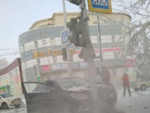В Якутске в ДТП серьезно пострадал водитель