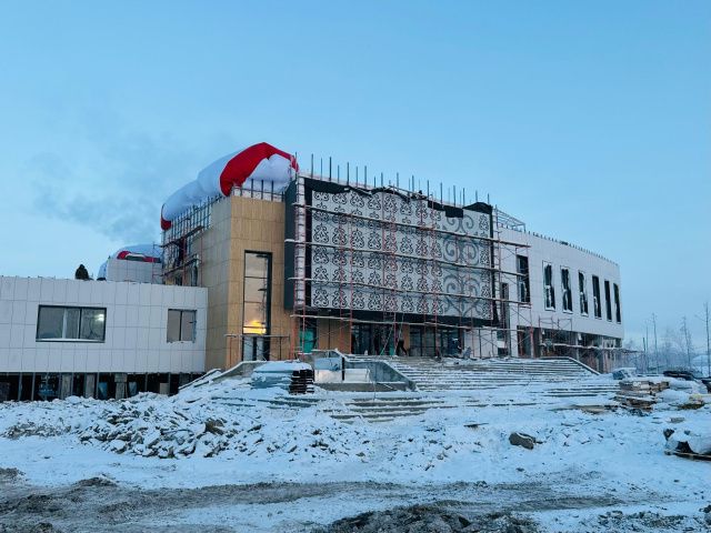 Дмитрий Садовников потребовал нарастить силы на строительстве Центра культуры в Нижнем Бестяхе