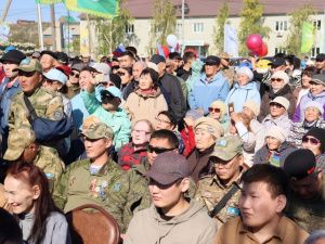 Автомобиль, табун лошадей и земельный участок подарили земляки Герою России Алексею Неустроеву