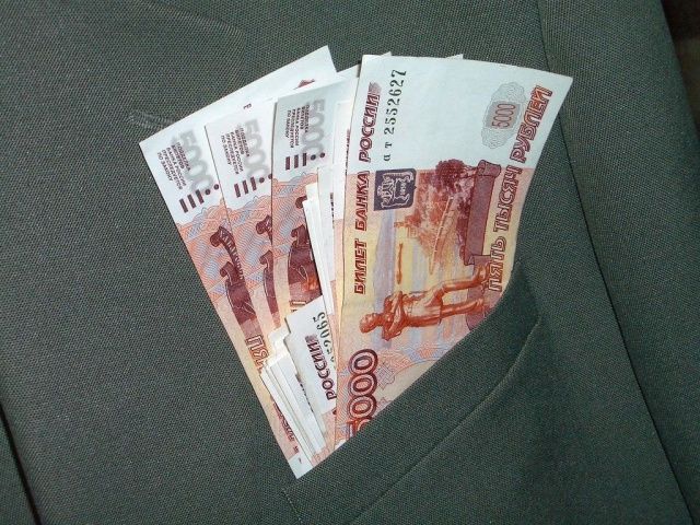 Работников администрации поселка Белая Гора подозревают в присвоении более 200 тысяч рублей