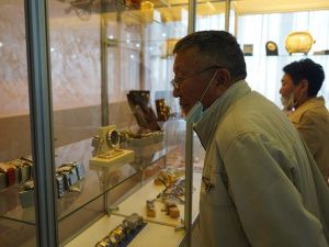 Открылась выставка Эльвиры Семеновой «В мире часов»