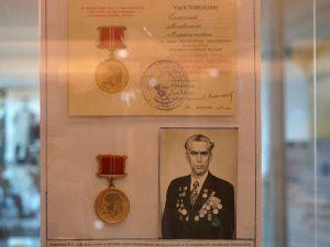 В ДДН открылась выставка, посвященная памятным датам истории 