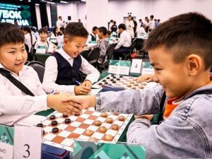 Кому достанутся венок из серебра и медаль с якутским бриллиантом?