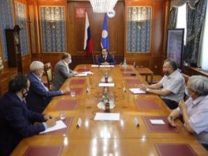 Использовать науку, чтобы предупредить лесные пожары. Айсен Николаев встретился с учеными-математиками